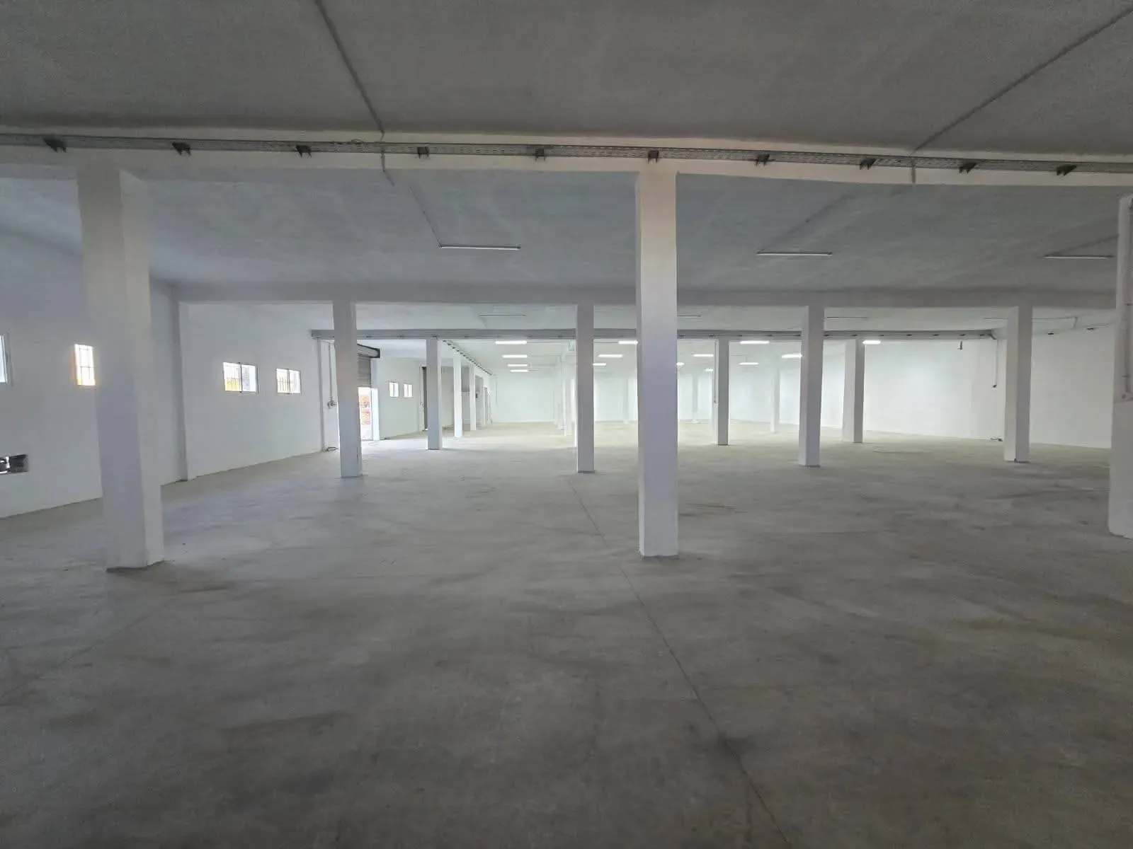Opportunité a vendre 3 local individuel 7000m²
