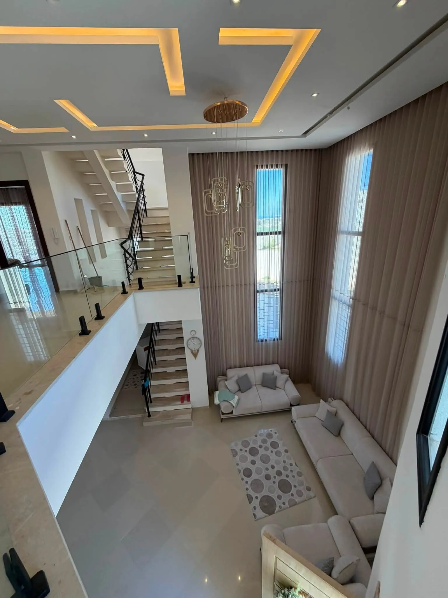 À vendre une superbe villa moderne de standing S+4
