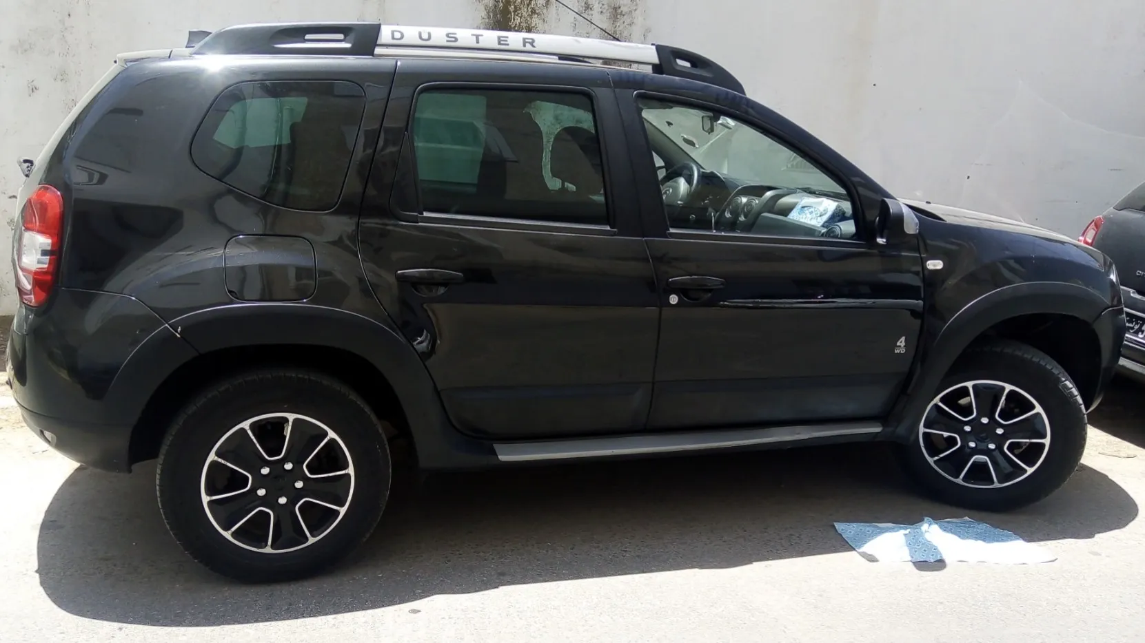 Dacia Duster SUV 4*4 Importée modèle unique T.B.E neuf tel: 51 550366.