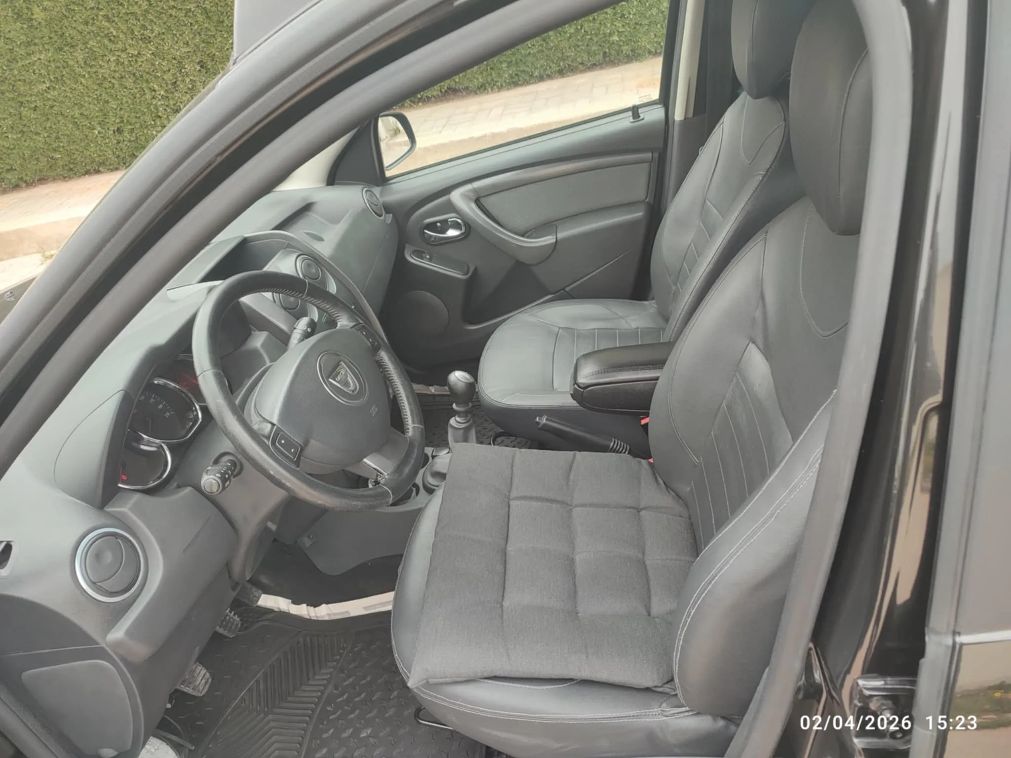 Dacia Duster SUV 4*4 Importée modèle unique T.B.E neuf tel: 51 550366.
