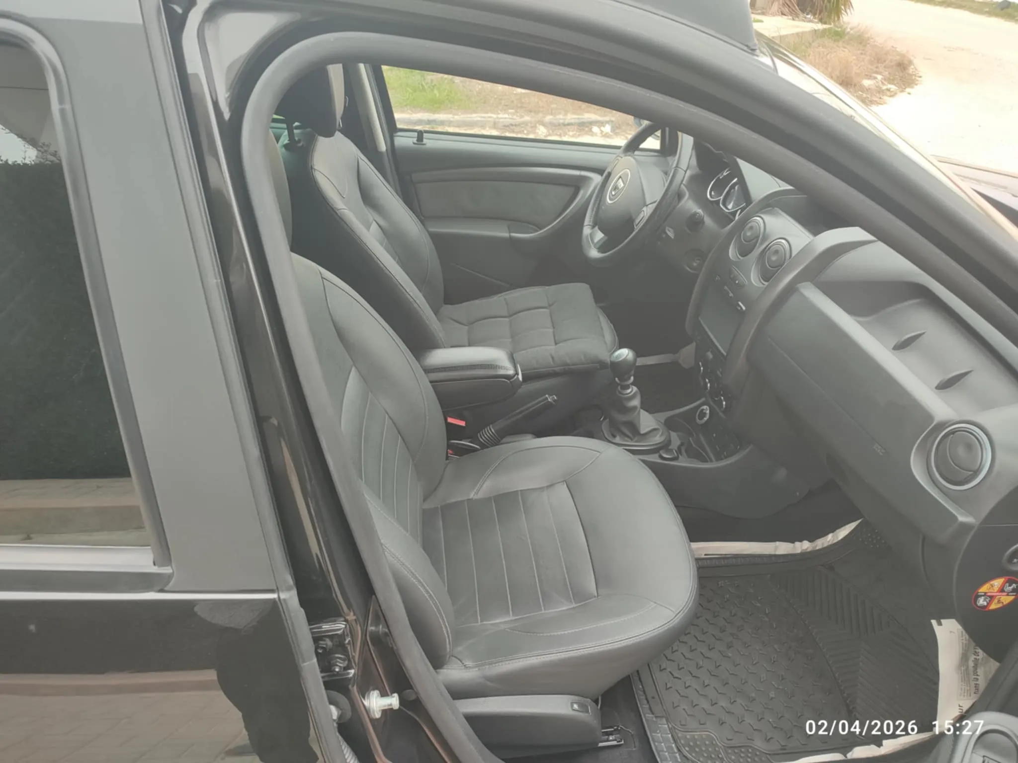 Dacia Duster SUV 4*4 Importée modèle unique T.B.E neuf tel: 51 550366.