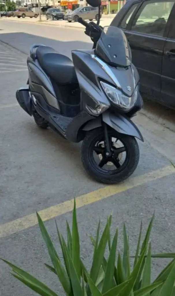 Moto scooter Suzuki Burgman Street 125cc 