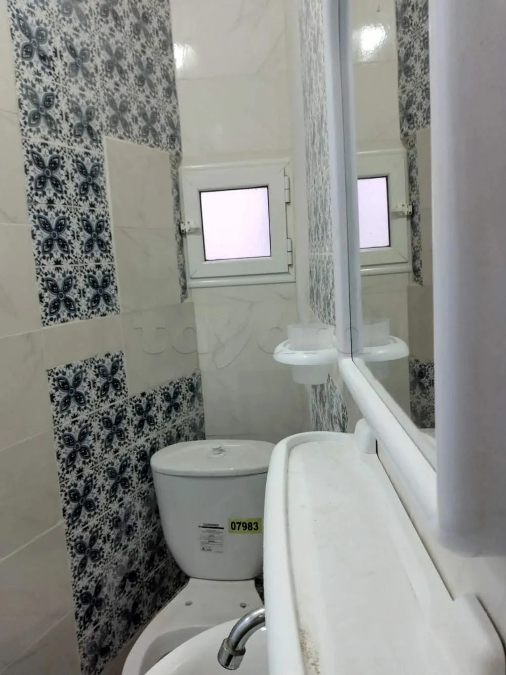  un studio s+0 vide a louer situé a Manouba prés de Station de métro Moncef Bey