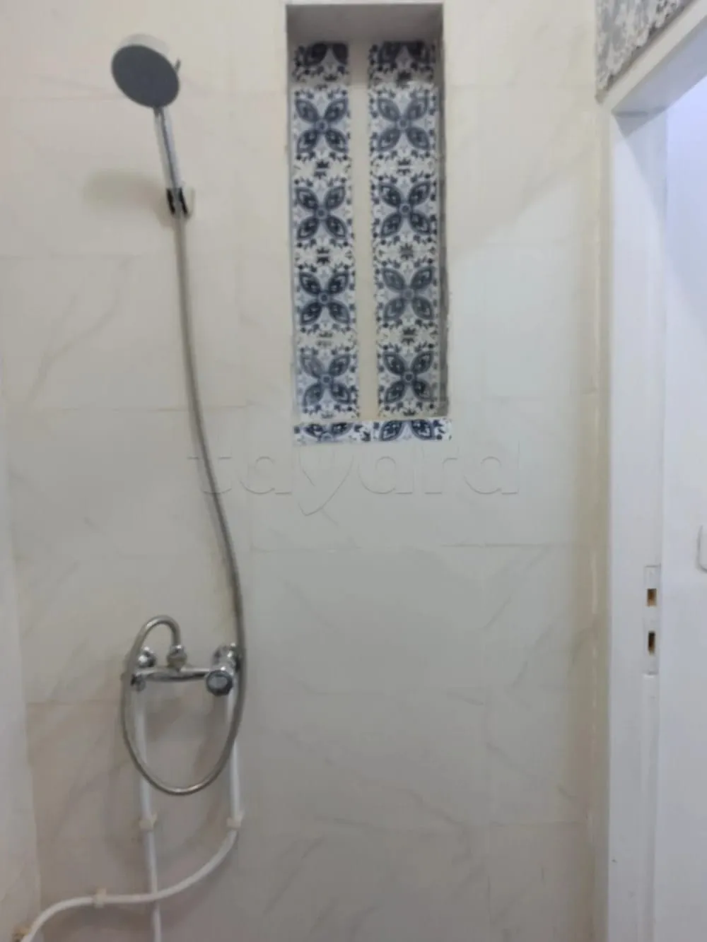  un studio s+0 vide a louer situé a Manouba prés de Station de métro Moncef Bey