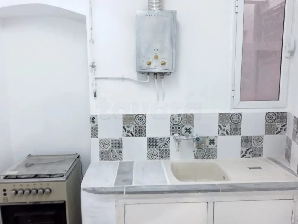  un studio s+0 vide a louer situé a Manouba prés de Station de métro Moncef Bey