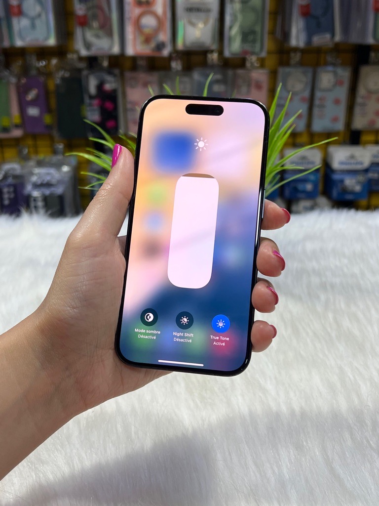iPhone 15 pro 128Gb batterie 90% + chargeur