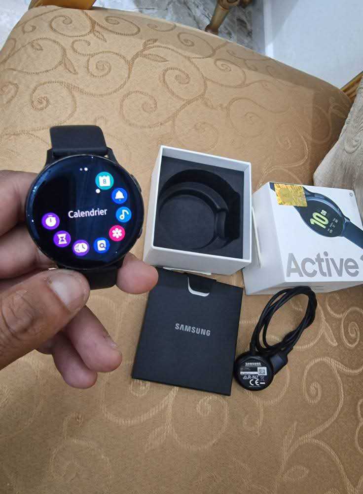 Montre connectée Samsung Galaxy Watch 4G Active 2 Noir Acier 40mm

