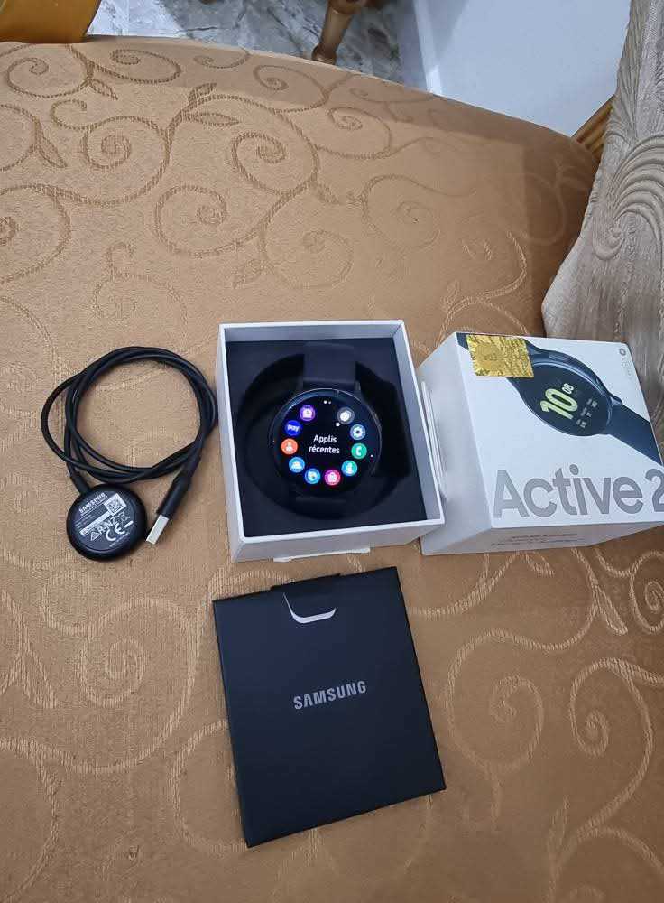 Montre connectée Samsung Galaxy Watch 4G Active 2 Noir Acier 40mm

