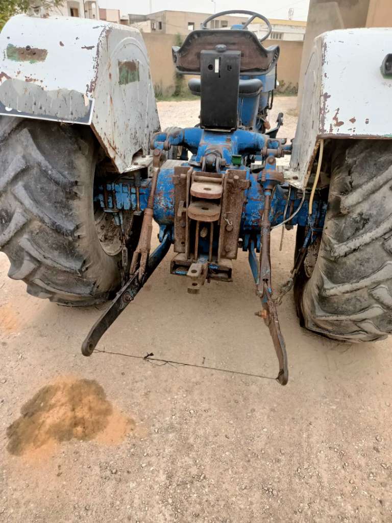 Tracteur Ford 5000