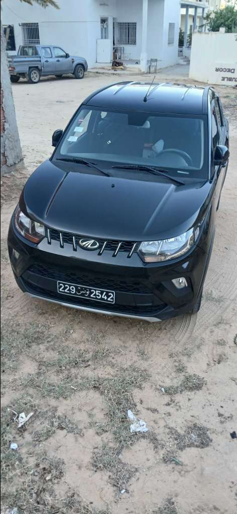 Mahindra kuv100 k8