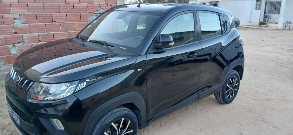 Mahindra kuv100 k8