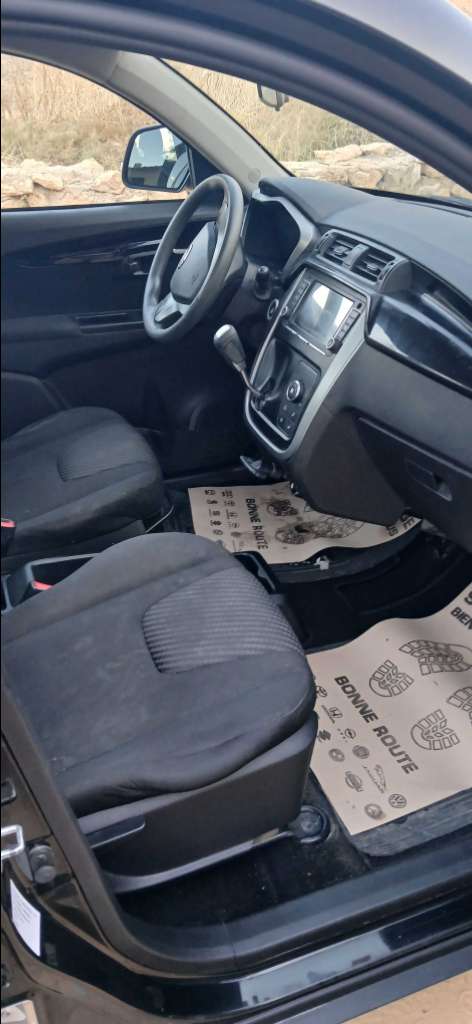 Mahindra kuv100 k8