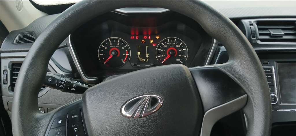 Mahindra kuv100 k8