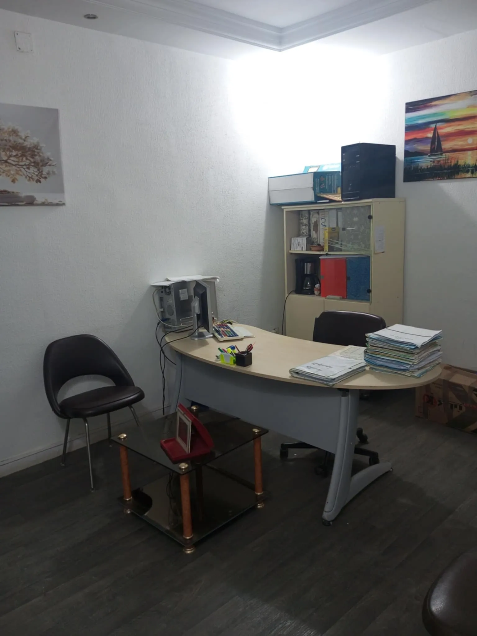 un bureau s+2 au 2éme étage (avec doubles ascenseur) a louer a manar 2 en Face Colisée Soula