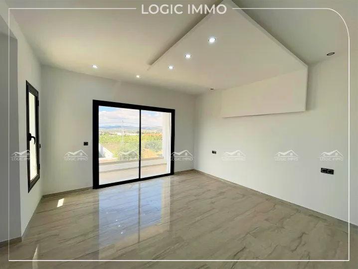 A vendre une villa S+4 située à monchar Hammamet