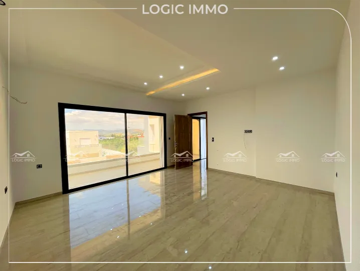 A vendre une villa S+4 située à monchar Hammamet