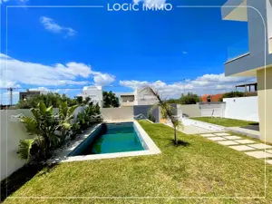 A vendre une villa S+4 située à monchar Hammamet 