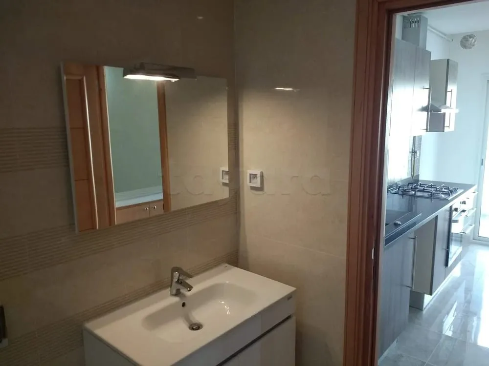 un appartement s+1 haut standing au 4éme étage (avec doubles ascenseurs) a louer a Manzah 9c