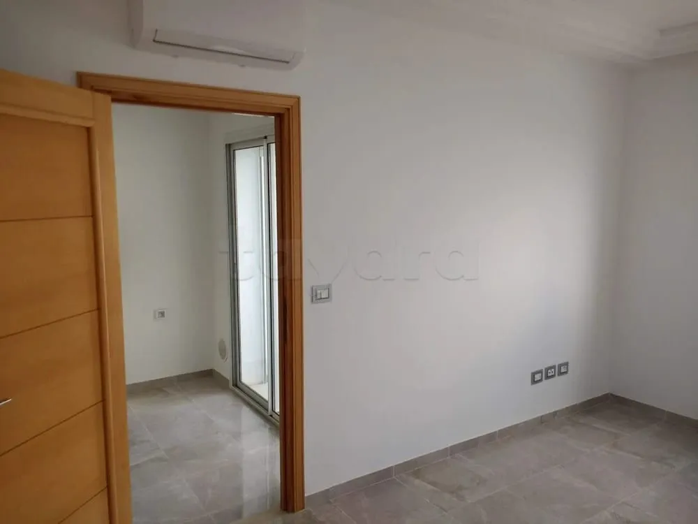 un appartement s+1 haut standing au 4éme étage (avec doubles ascenseurs) a louer a Manzah 9c