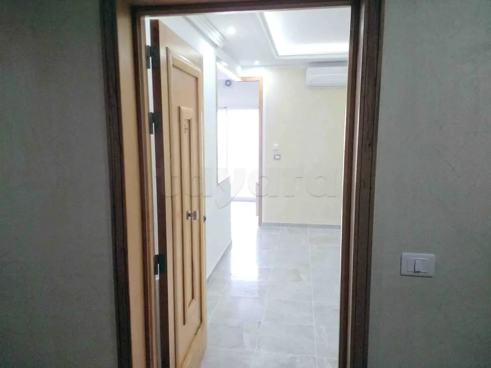 un appartement s+1 haut standing au 4éme étage (avec doubles ascenseurs) a louer a Manzah 9c