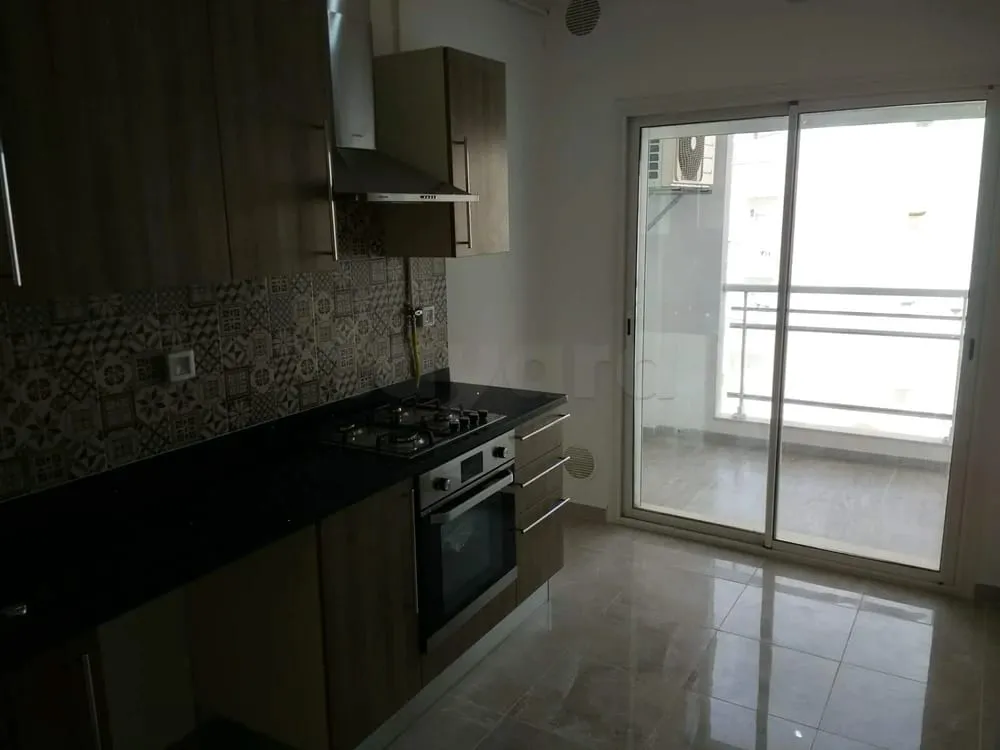 un appartement s+1 haut standing au 4éme étage (avec doubles ascenseurs) a louer a Manzah 9c