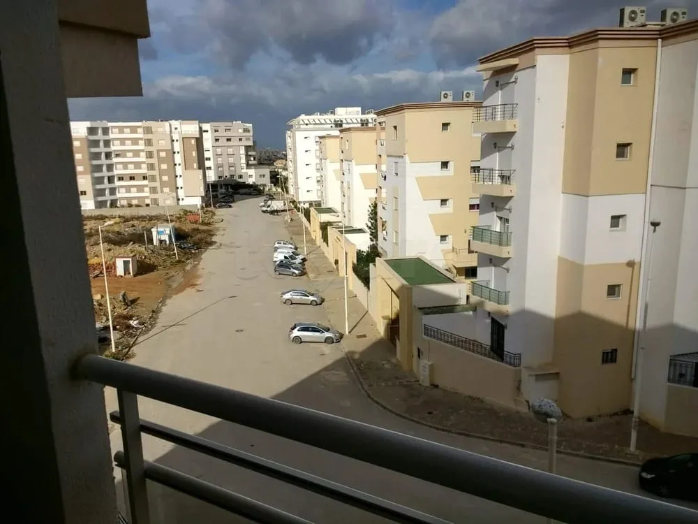 un appartement s+1 haut standing au 4éme étage (avec doubles ascenseurs) a louer a Manzah 9c
