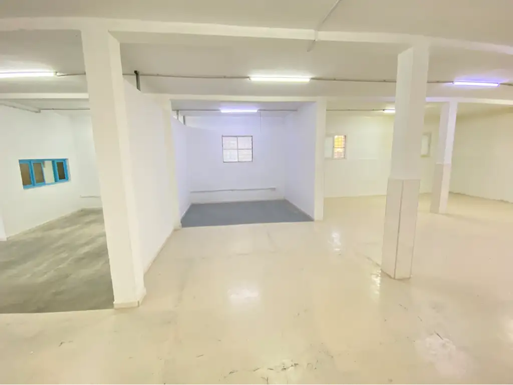 Dépôt a louer La Soukra 
