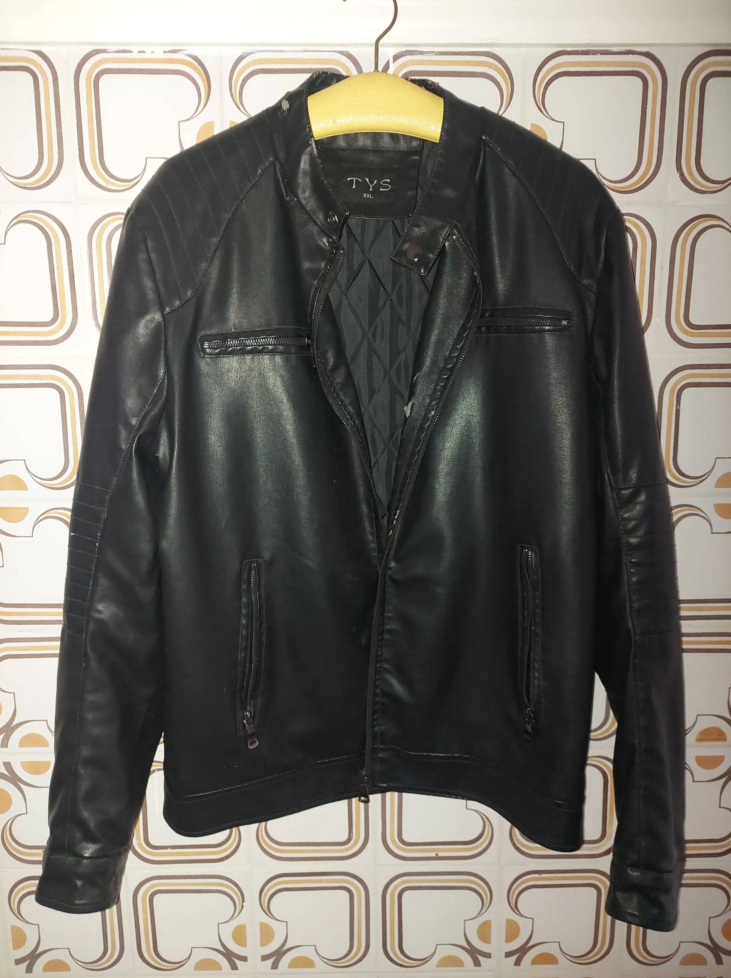 Veste simili cuir taille L état moyen