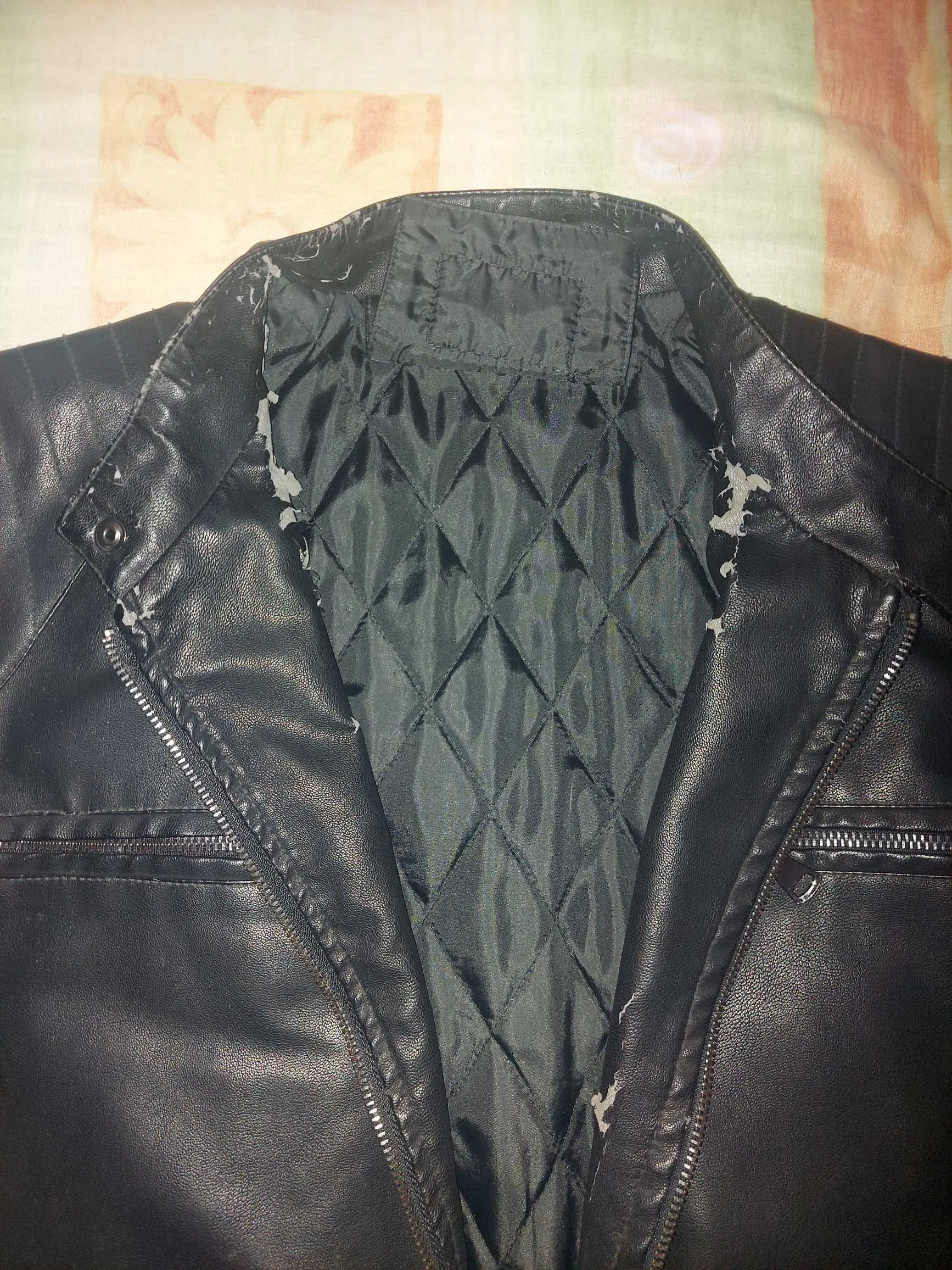 Veste simili cuir taille L état moyen