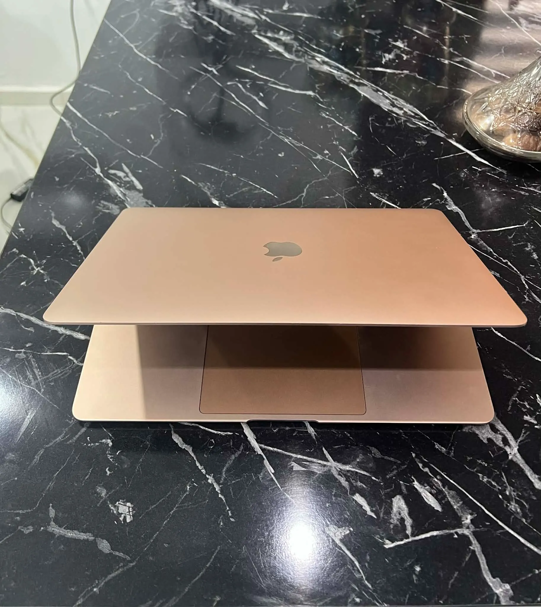 Apple MacBook Air "Core i5 2019 Rose Gold/ Icloud