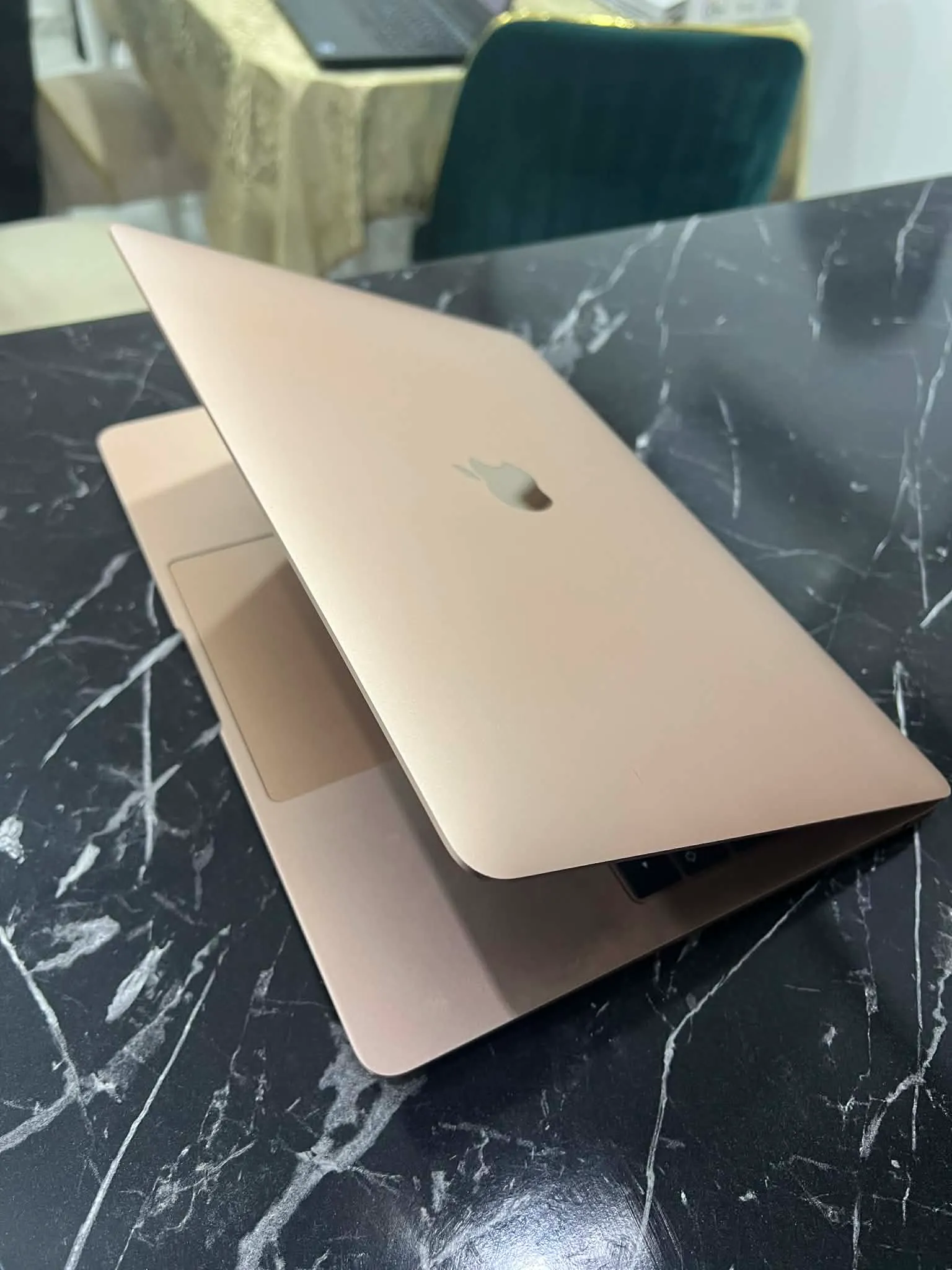 Apple MacBook Air "Core i5 2019 Rose Gold/ Icloud