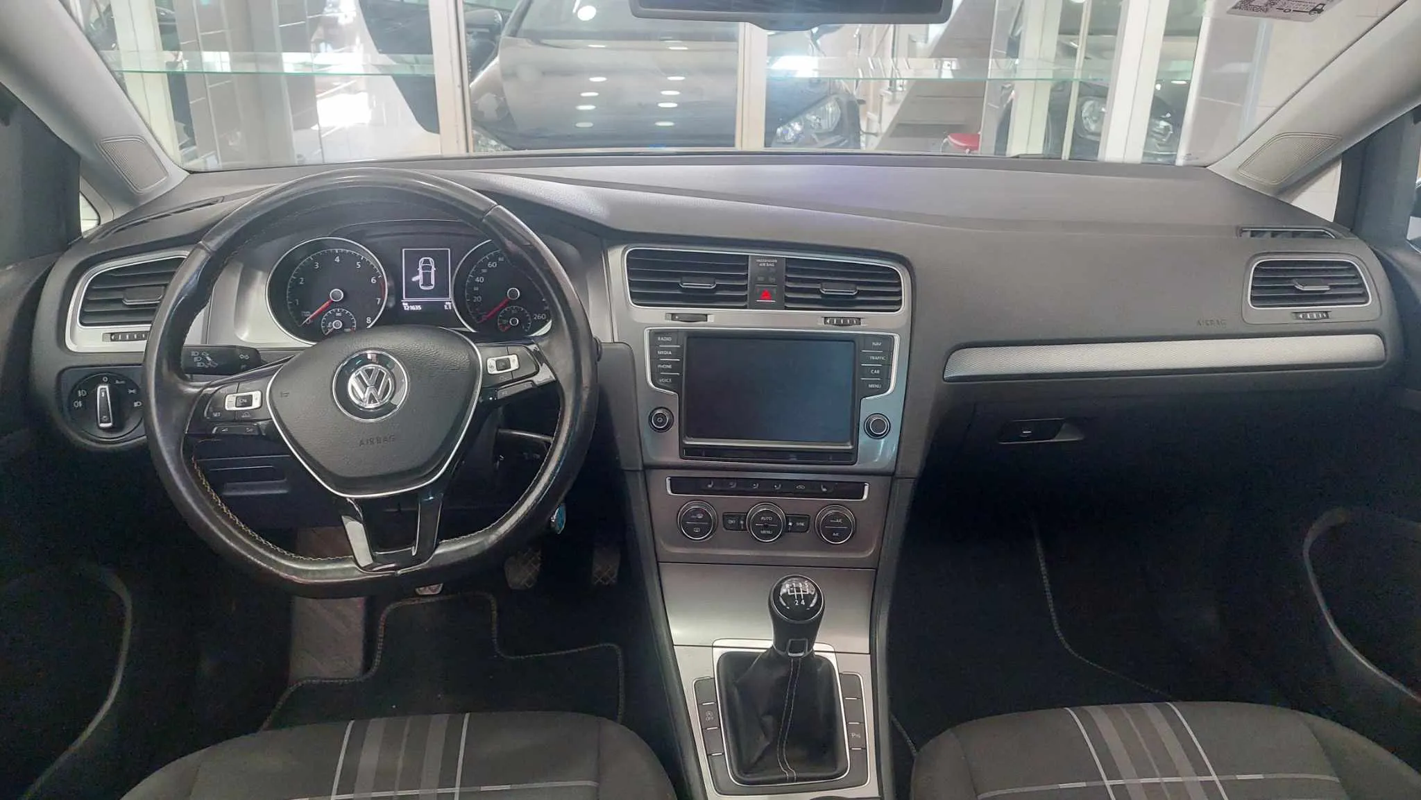 Volkswagen Golf 7 2016 - 1.2 - Tel 98479647