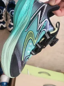 2 paires de chaussure pour  enfant