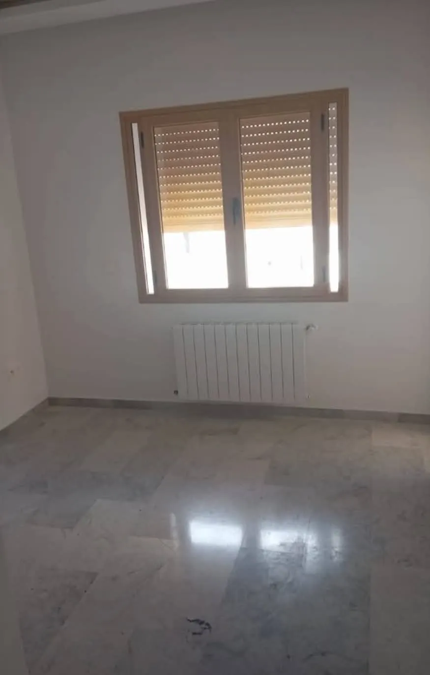Location S3 vide à Jardin D'El Menzah 2