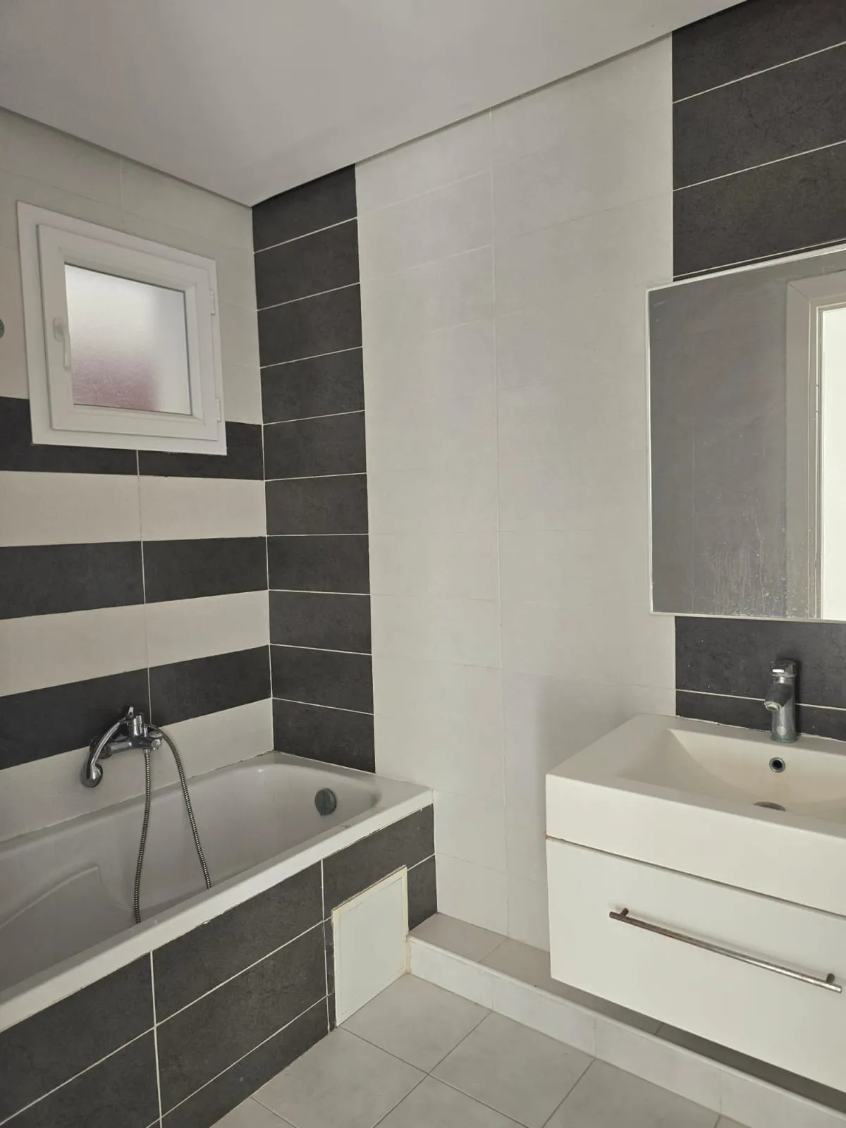 À vendre – Appartement S+2 à Sahloul 4