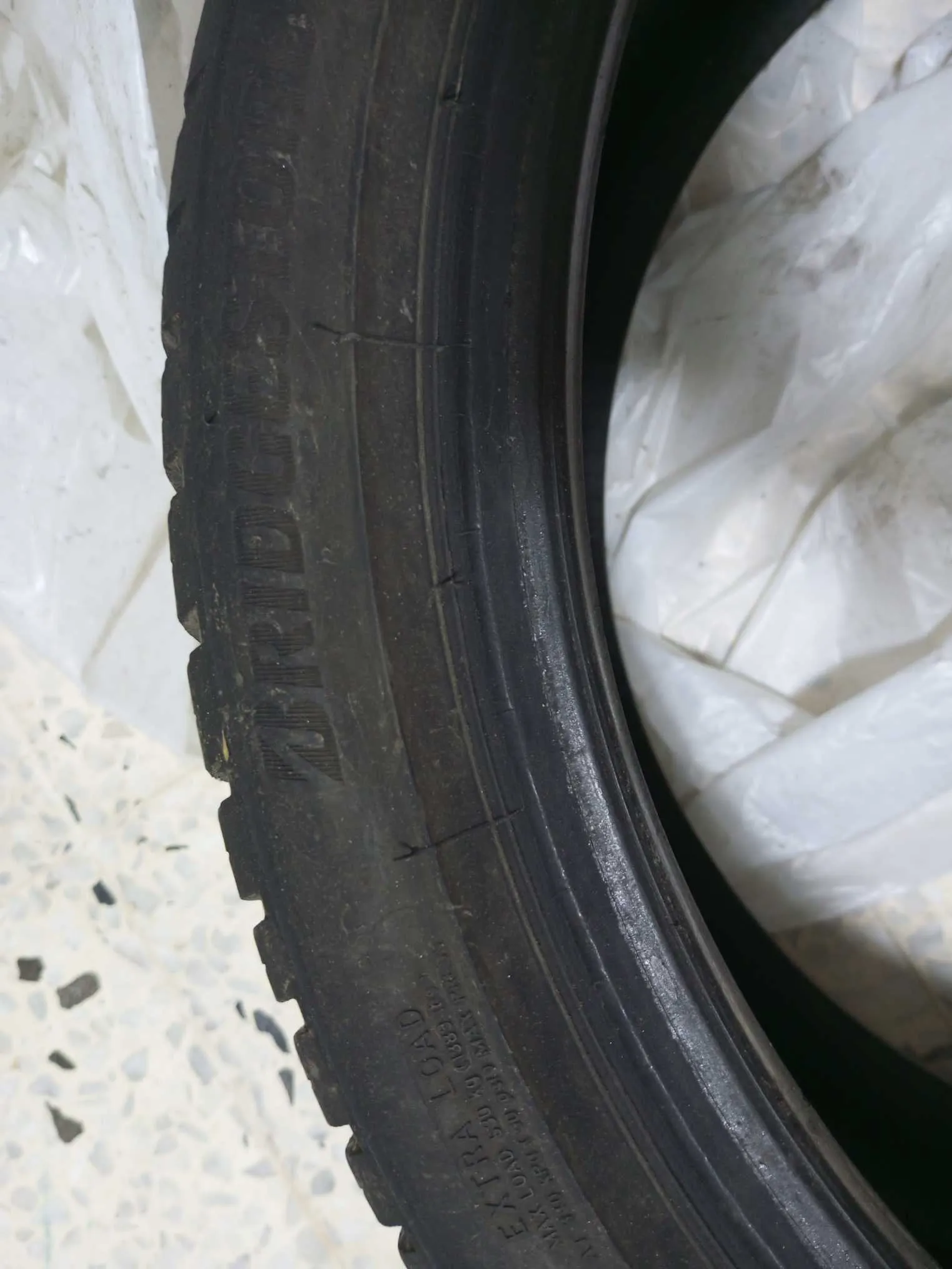 Pneu Bridgestone importé 225/40R18 92Y
