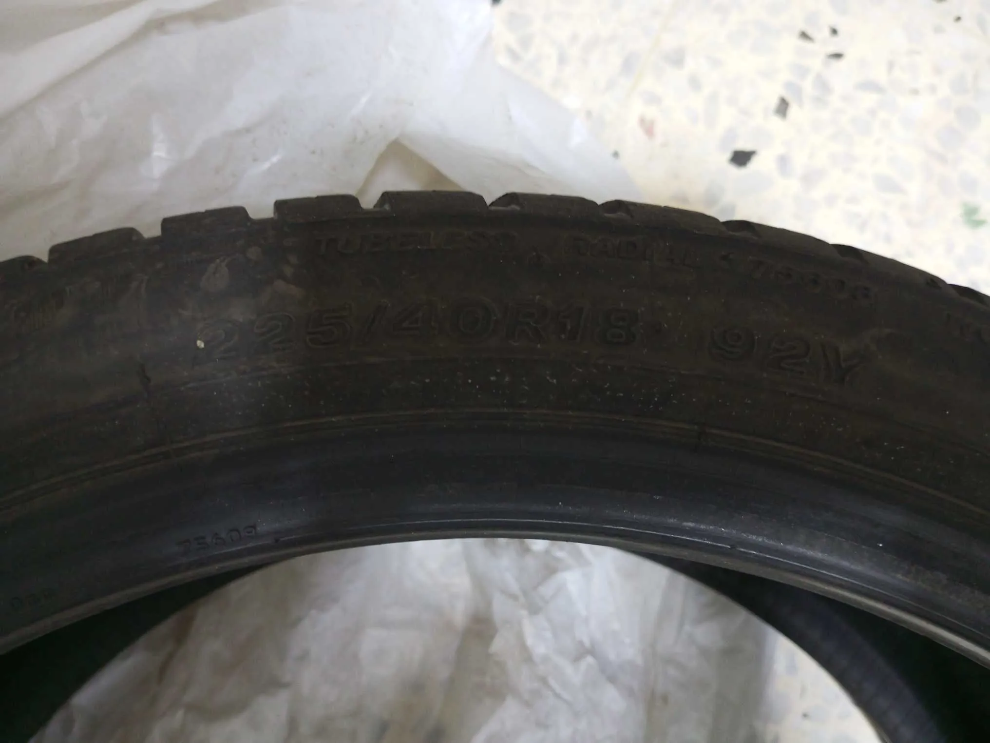 Pneu Bridgestone importé 225/40R18 92Y