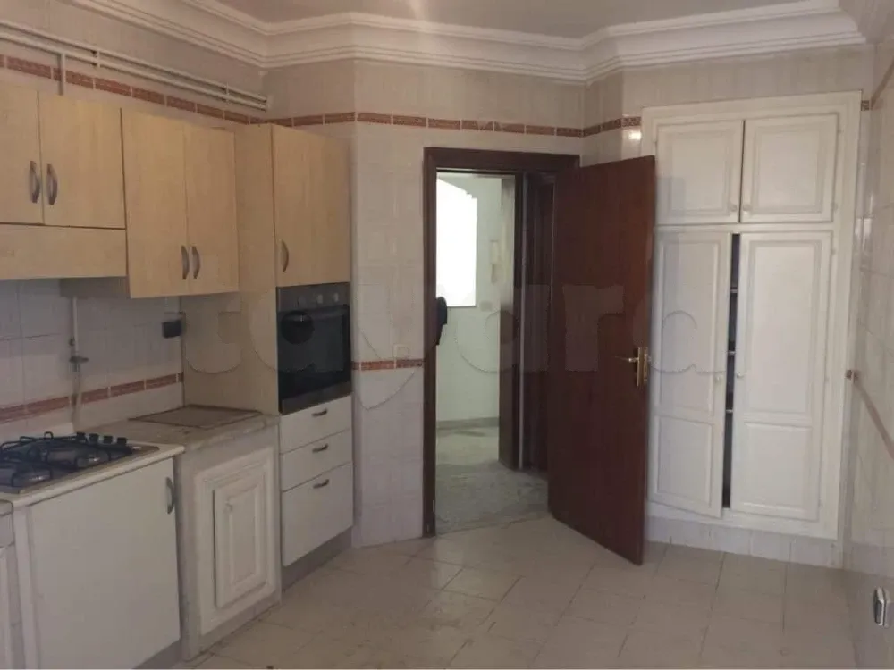 un appartement s+3 au 2éme étage (avec ascenseur) a louer a manzah 7bis prés de l'école la fontaine