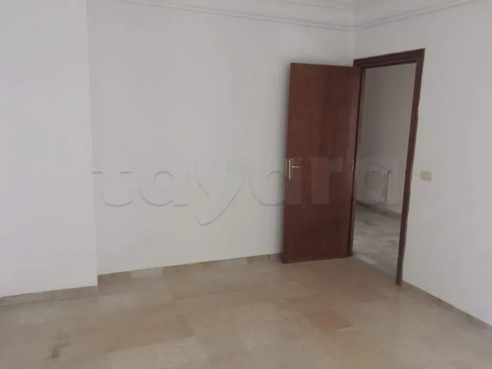 un appartement s+3 au 2éme étage (avec ascenseur) a louer a manzah 7bis prés de l'école la fontaine