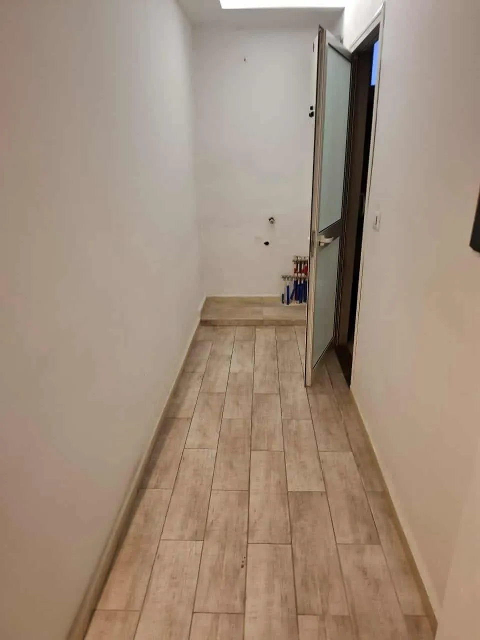 un appartements s+1 au 4éme étage (sans ascenseur) a louer situé a Bardo sur route X