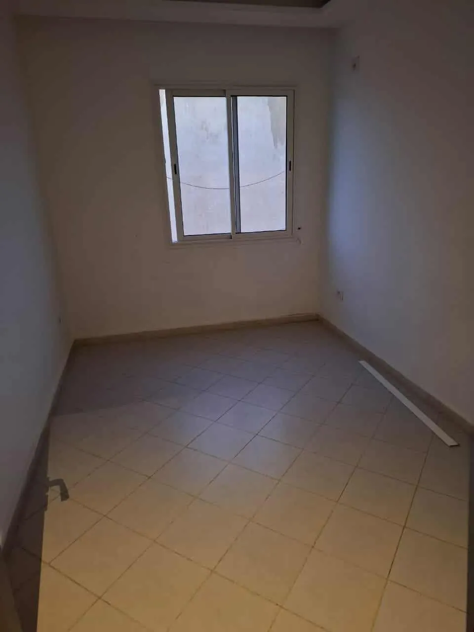 un appartements s+1 au 4éme étage (sans ascenseur) a louer situé a Bardo sur route X