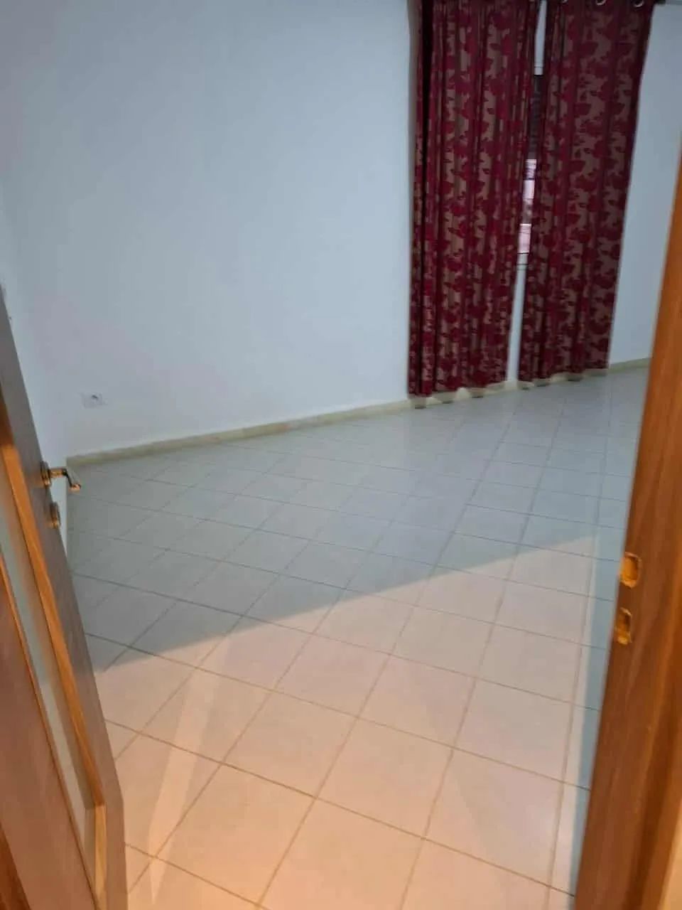 un appartements s+1 au 4éme étage (sans ascenseur) a louer situé a Bardo sur route X