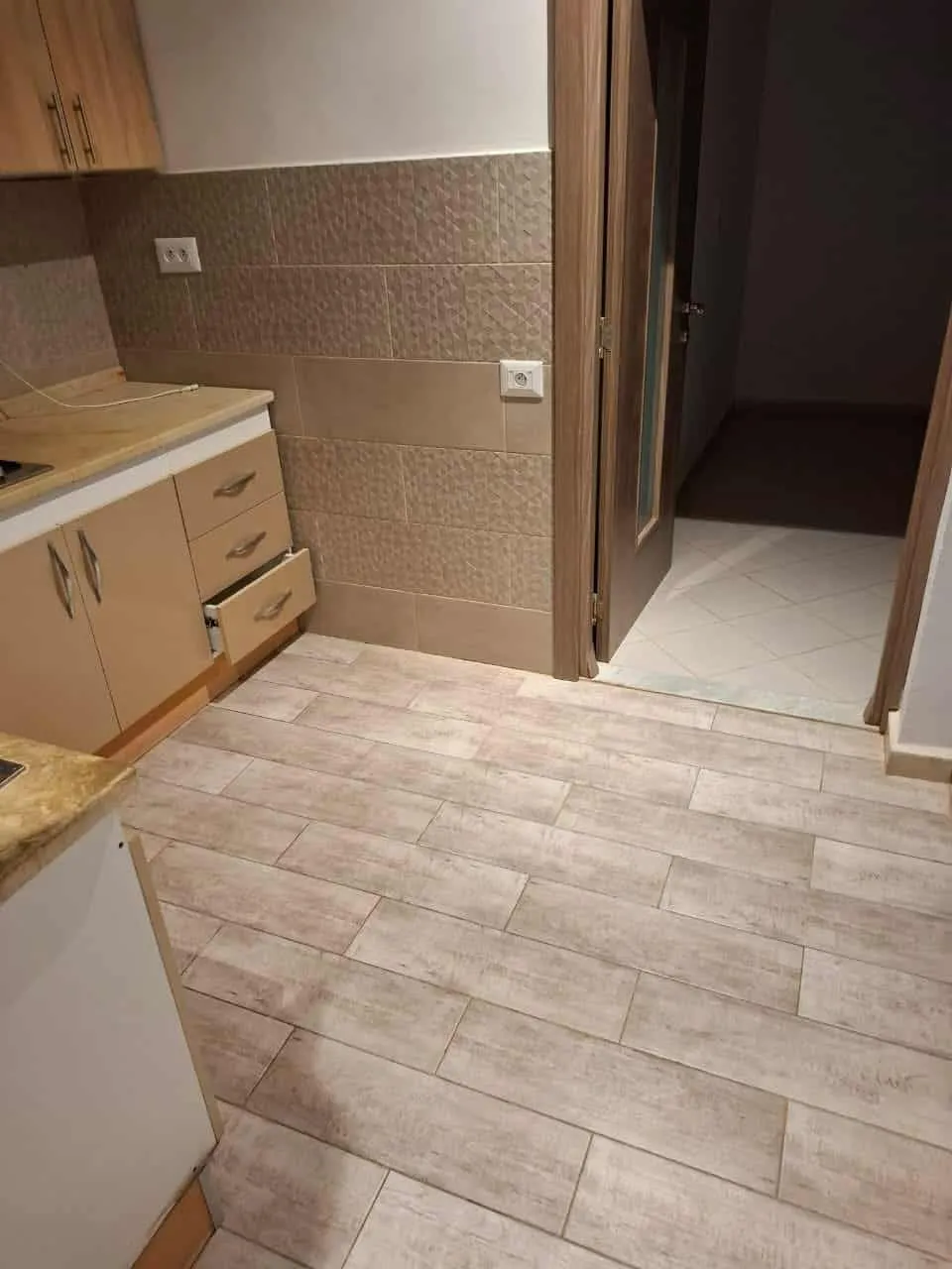 un appartements s+1 au 4éme étage (sans ascenseur) a louer situé a Bardo sur route X