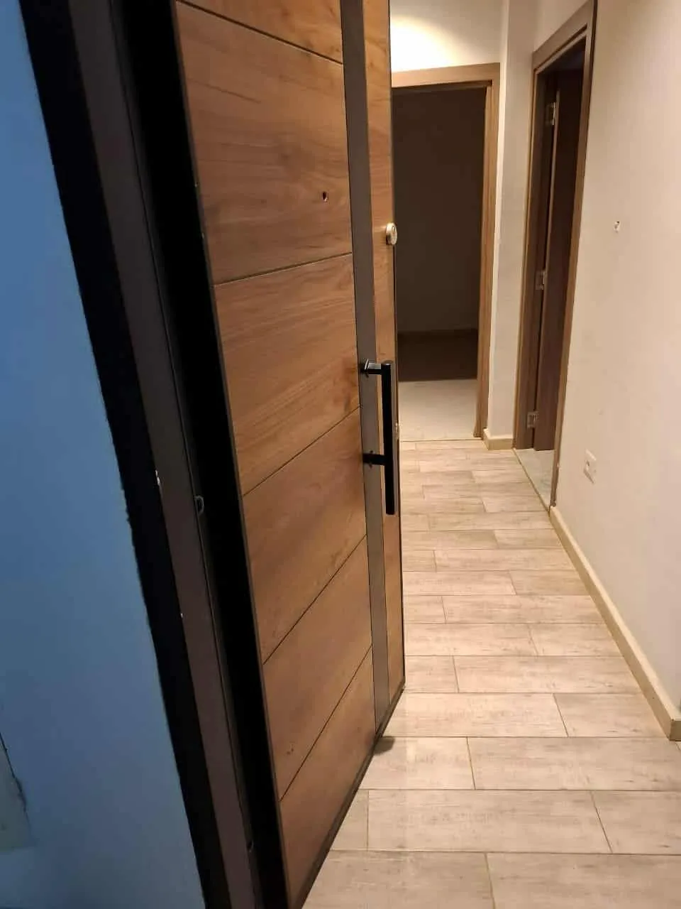 un appartements s+1 au 4éme étage (sans ascenseur) a louer situé a Bardo sur route X
