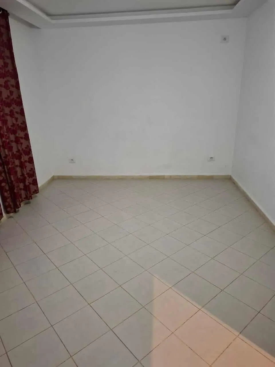 un appartements s+1 au 4éme étage (sans ascenseur) a louer situé a Bardo sur route X