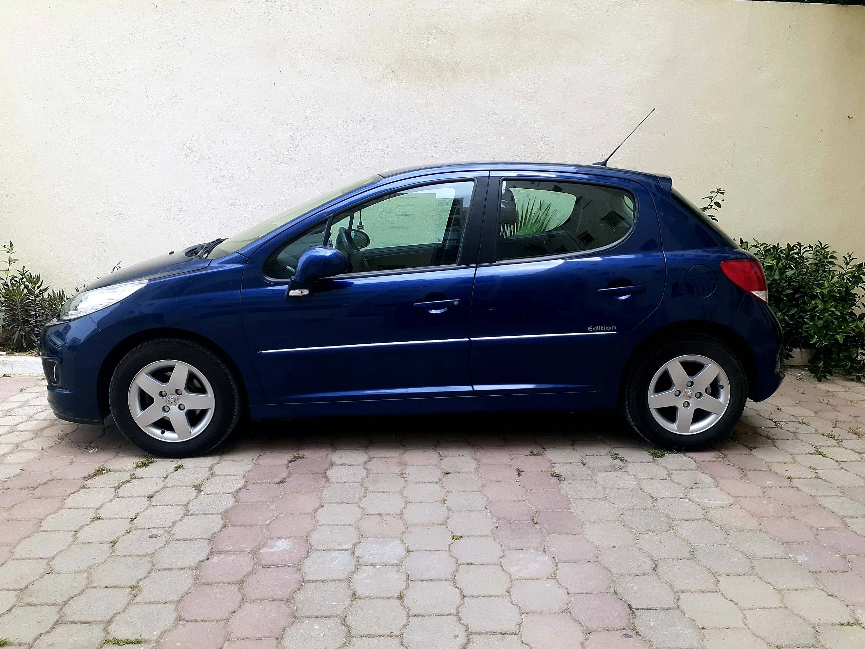 Peugeot 207 GAMME EDITION UNIQUE série205 km100 (تسجيل اول)