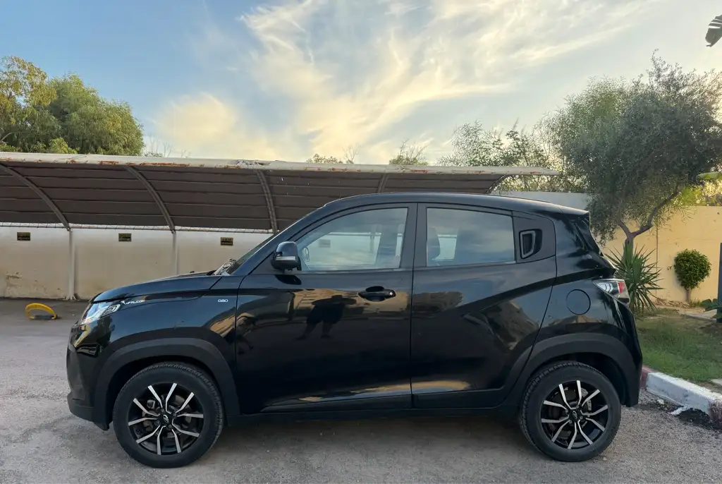 MAHINDRA KUV 100 K8 đ«73 milles km