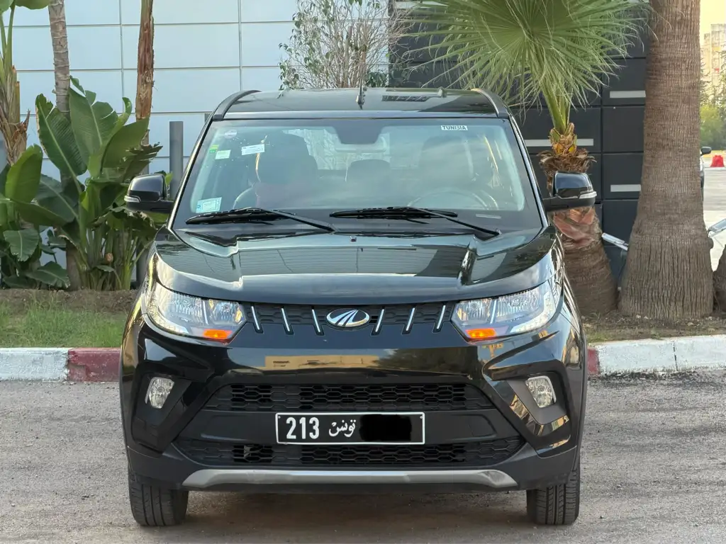 MAHINDRA KUV 100 K8 đ«73 milles km