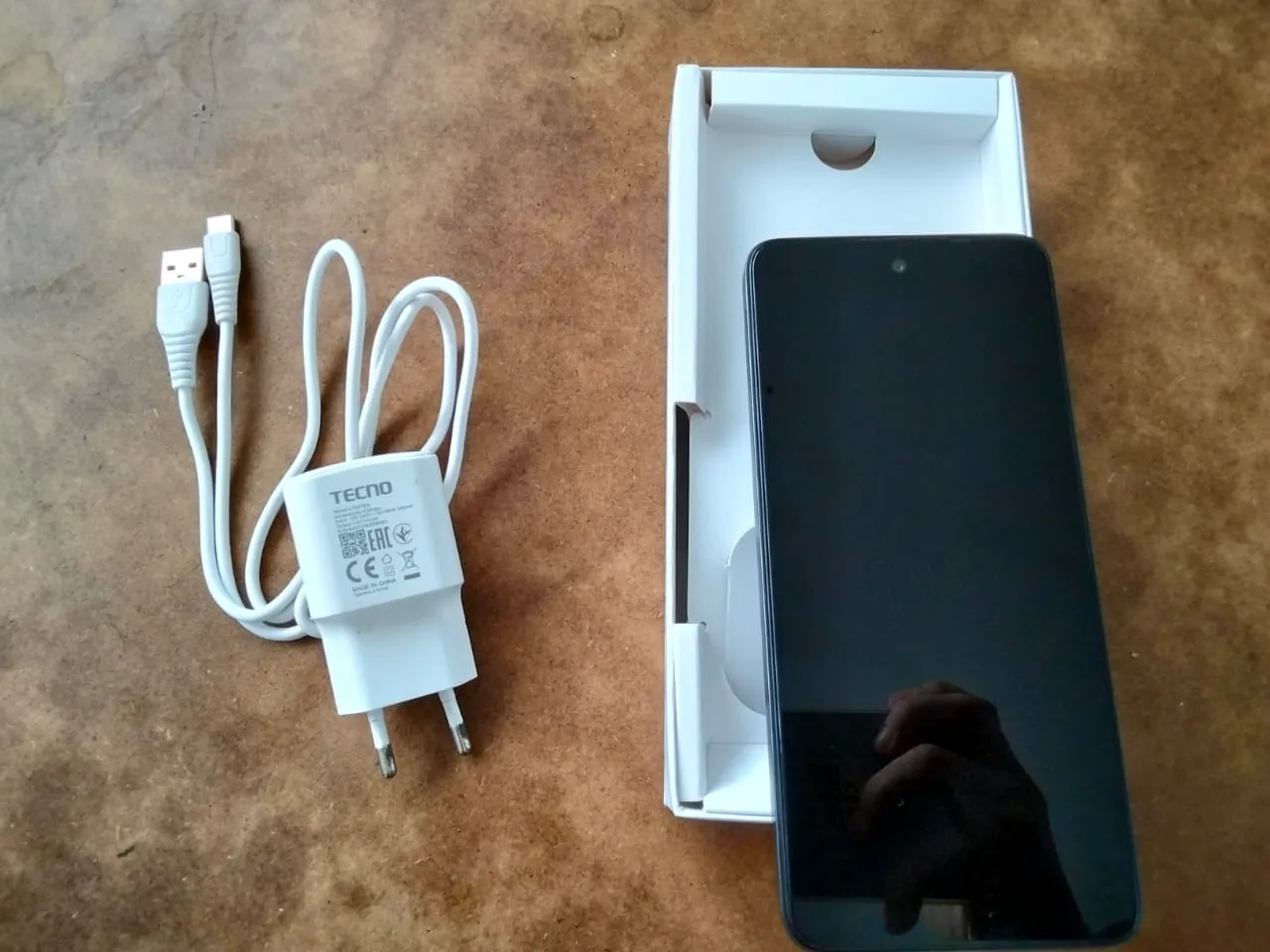 Téléphone portable marque tecno spark go