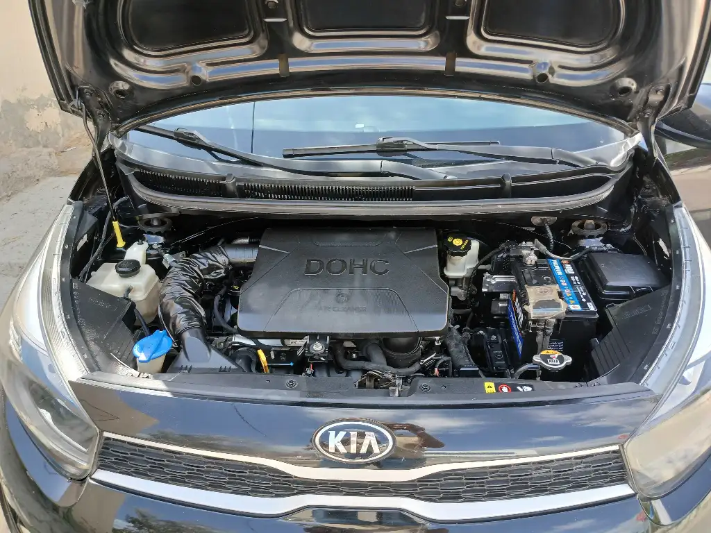 KIA PICANTO 1er main ESSENCE Tel 24 313 594